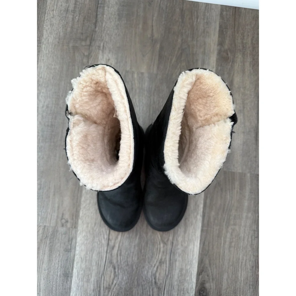 UGG‎ Australia Kensington Black Leather Shearling Lined Buckle Boots Women's 6